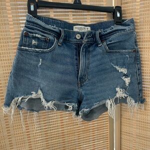 Abercrombie Curve Love Mid Rise Mom Short Size 2